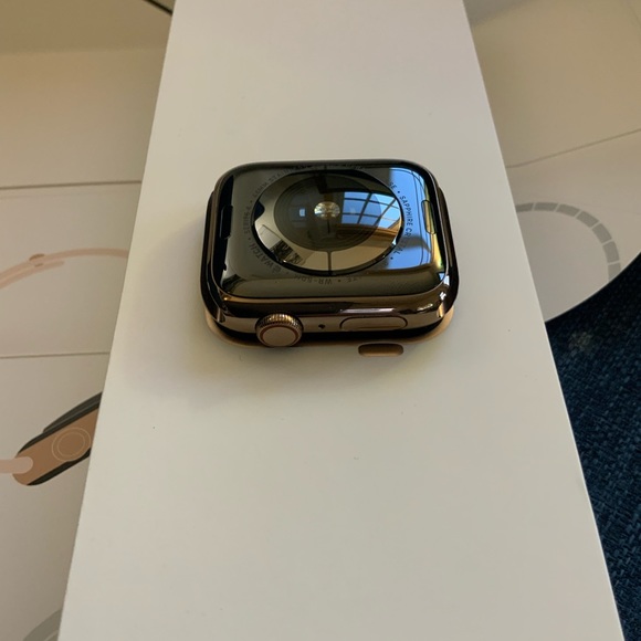 Apple Watch Series 4 in stainless steel CHRISTMAS SALE FREE SHIPPING - Picture 10 of 12